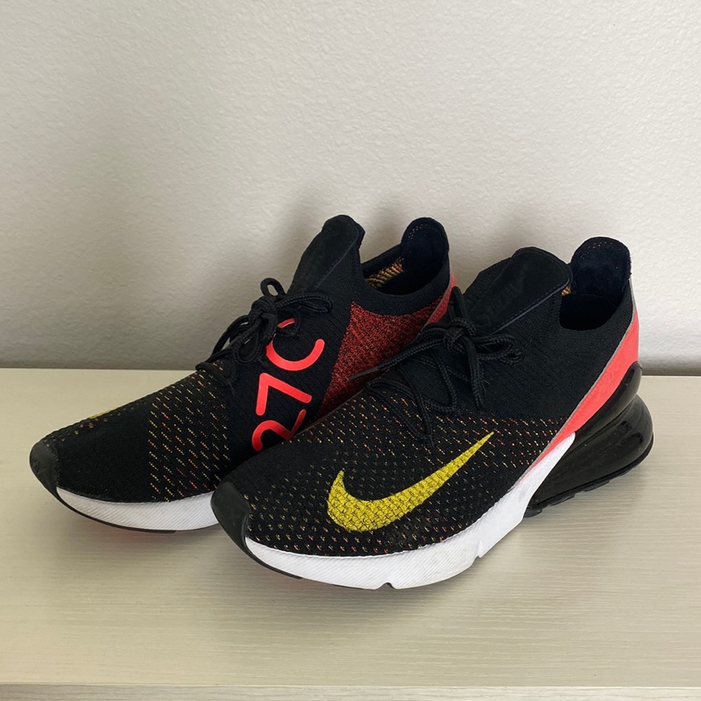 Nike flyknit 270s